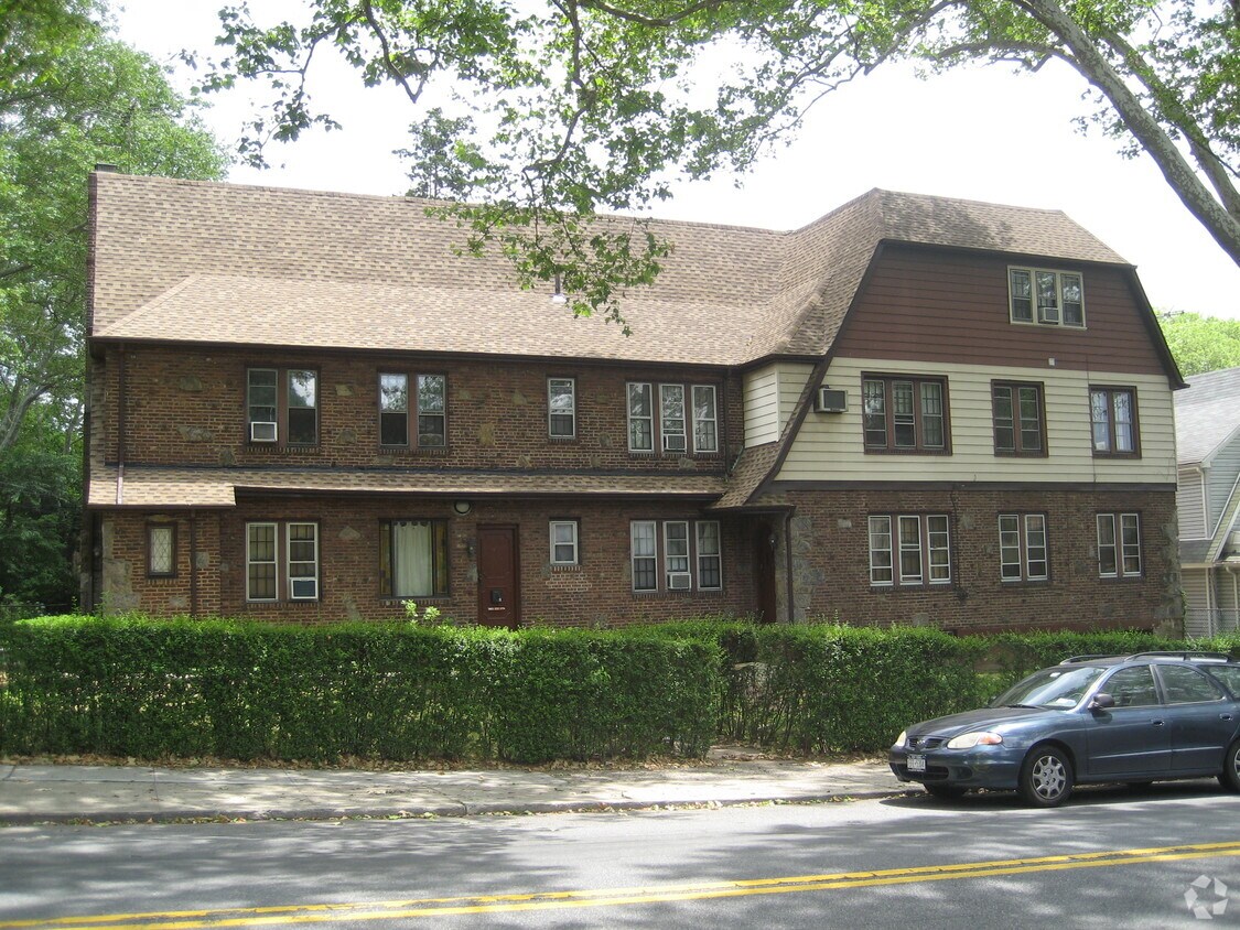 Foto del edificio - 189-02 35th Ave