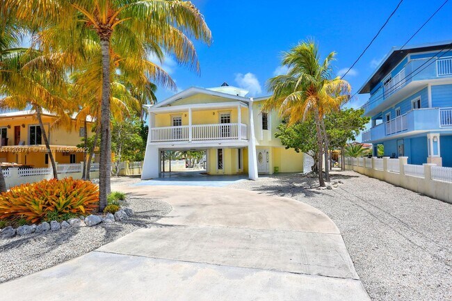 Building Photo - 184 Bahama Ave
