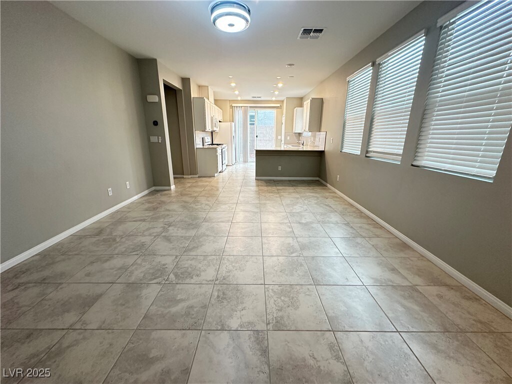 Foto principal - 4275 Tarim St