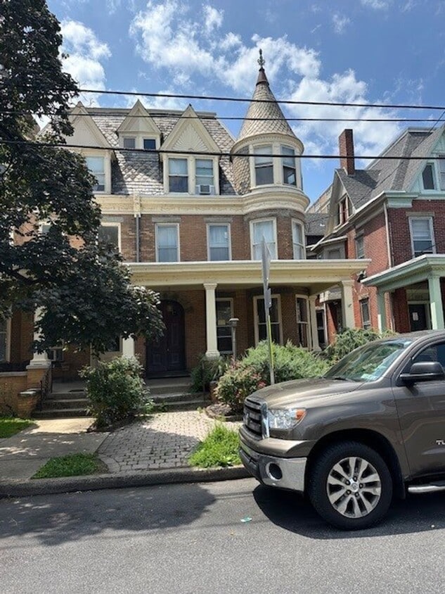Primary Photo - 1518 N 2nd St