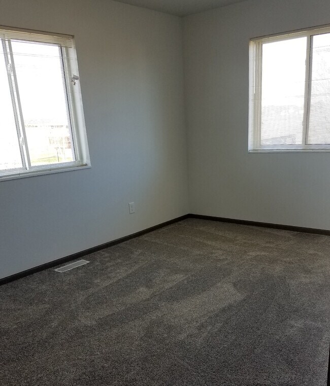 Foto del edificio - 528 Maple Brook Ct