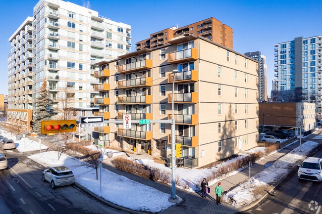 Building Photo - The Rundle