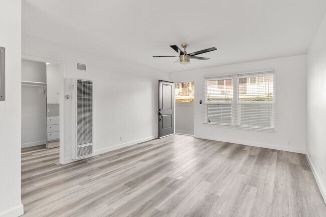 Foto del edificio - 1521 E 2nd Street