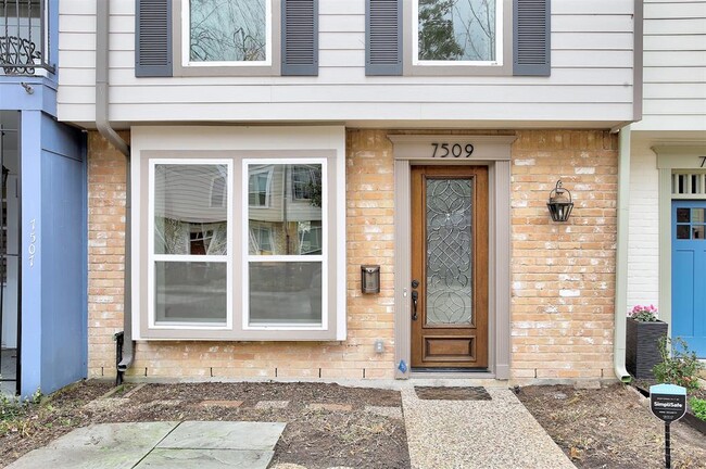 Building Photo - 7509 Brompton St