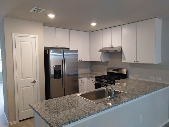 Foto del edificio - Large 4BR/2BA Home in Southeast San Antonio