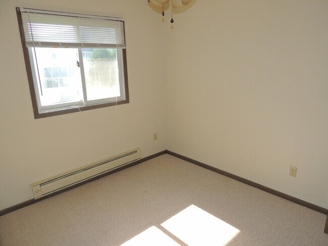 Foto del edificio - $995 | 2 Bedroom, 1 Bathroom Apartment | Cat Friendly | Available for August 1st, 2026 Move In!