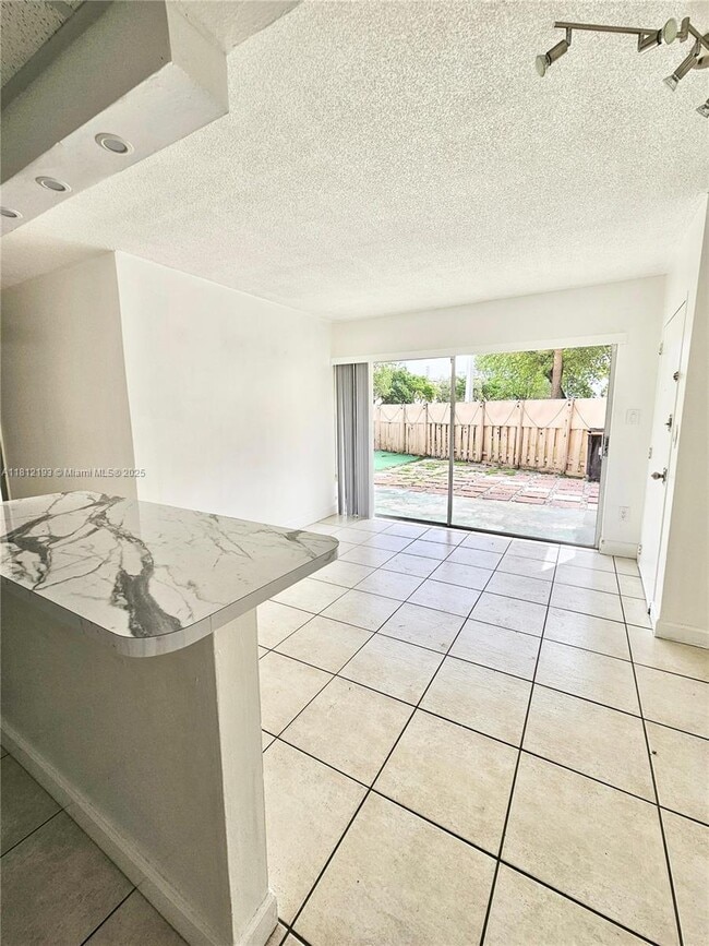 Foto del edificio - 4250 NW 79th Ave