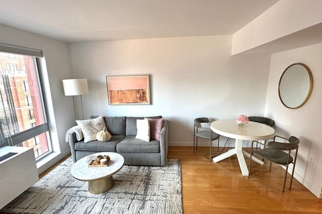 Photo - 555 W 23rd St Apartment