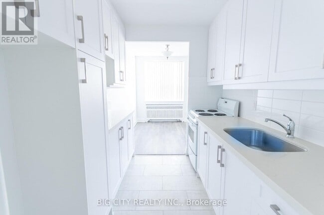 Building Photo - 29 Upper Canada Dr