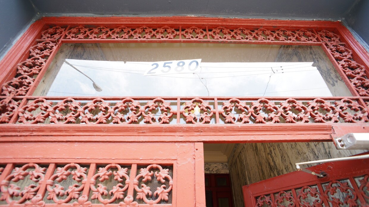 Primary Photo - 2585 Bainbridge Ave