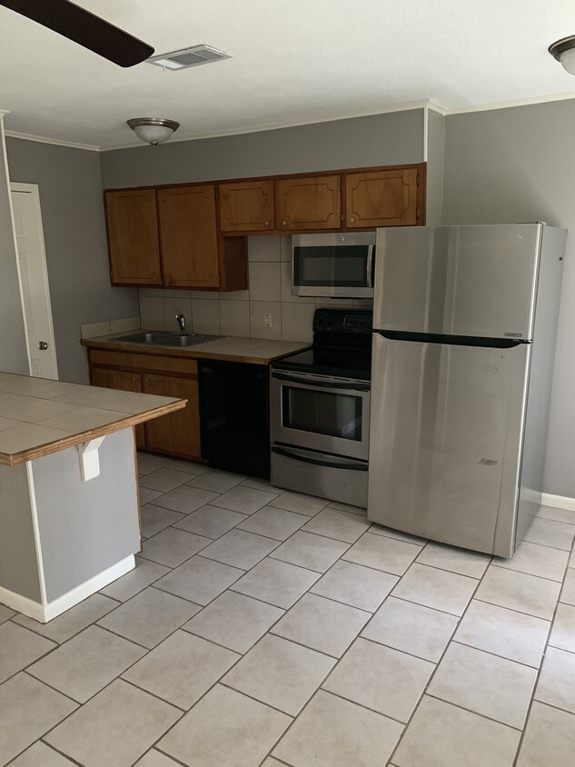 Primary Photo - 14080 Country Manor Ln