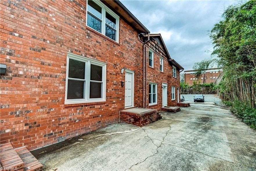 Foto principal - 115 S Mendenhall St