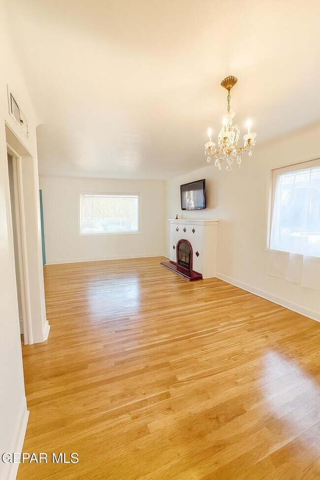 Foto del edificio - 2211 N Campbell St