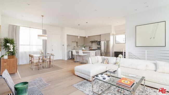 Foto del edificio - 4322 Gentry Ave