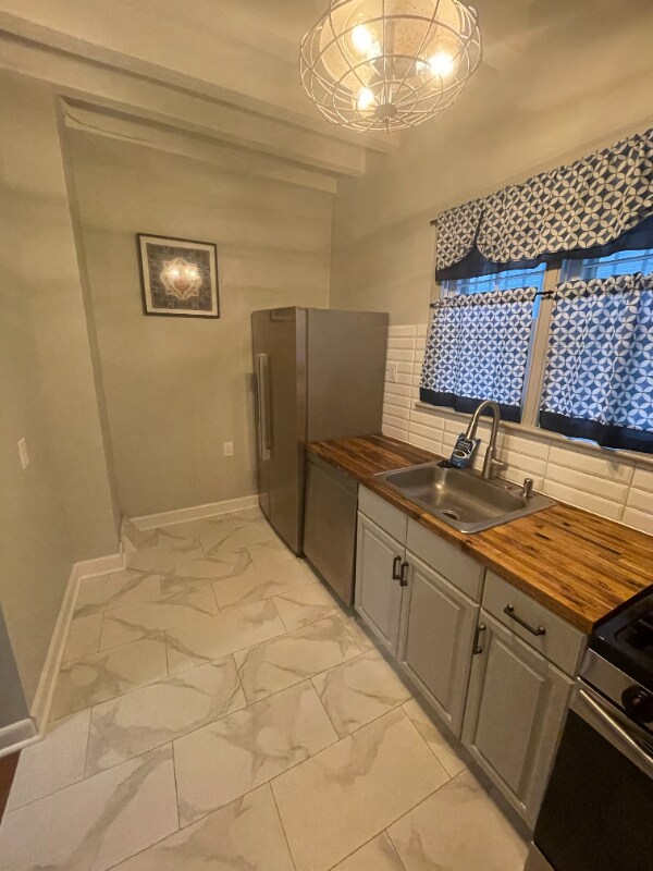 Foto del edificio - 1736 Rodman St