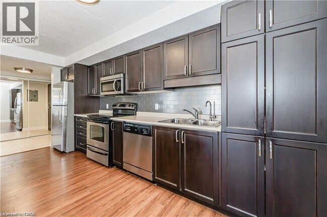 Photo du bâtiment - 776 Laurelwood Dr
