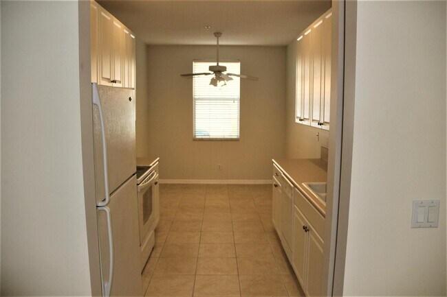 Building Photo - 1526 Limetree Bay Ave
