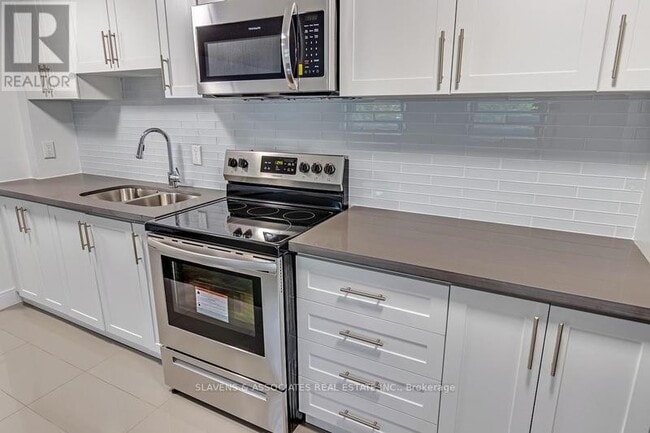 Building Photo - 7555-7555 Goreway Dr