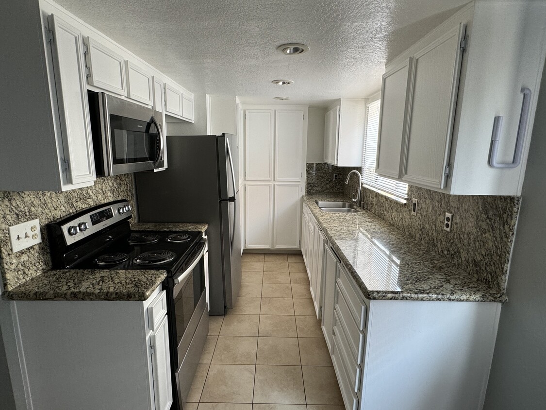 Kitchen - 2206 N Broadway