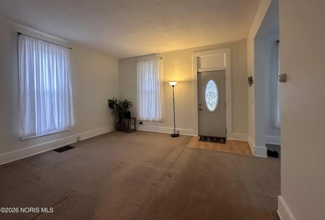 Building Photo - 320 W Lima St