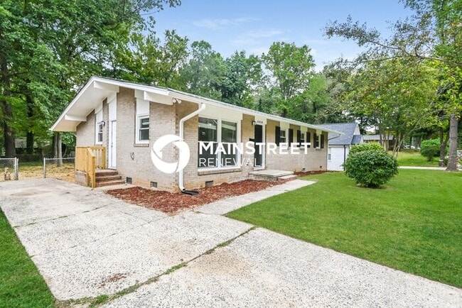 Foto del edificio - 3 Bedroom Pet-Friendly Home in CHARLOTTE, NC with Main Street Renewal