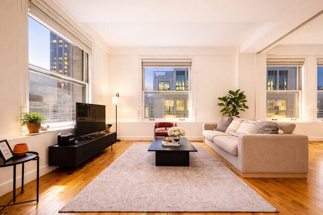 Building Photo - HWH Luxury Living