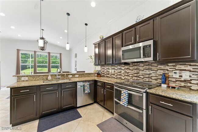 Foto del edificio - 2085 Painted Palm Dr