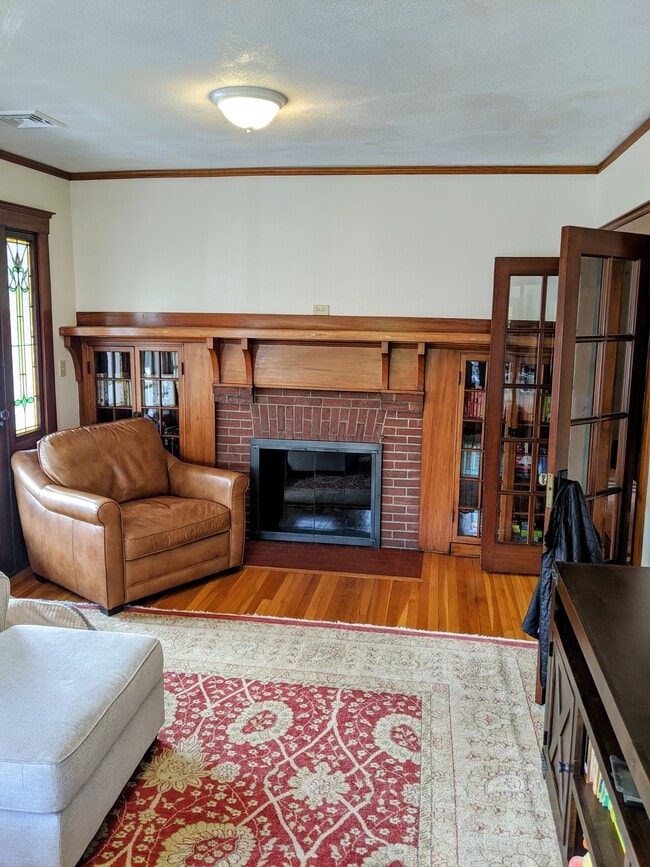 Gas Fireplace - 340 School St