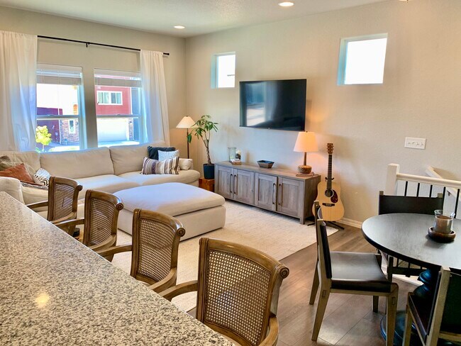 Foto del edificio - 713 Grissom Dr