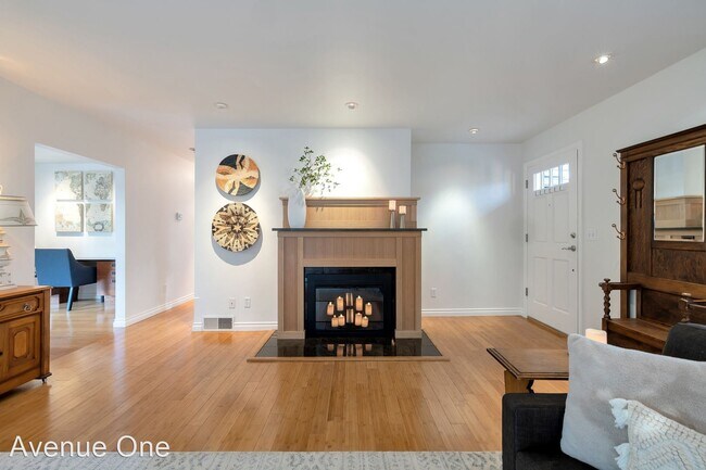 Foto del edificio - 2 br, 1.5 bath House - 4133 55th Ave SW