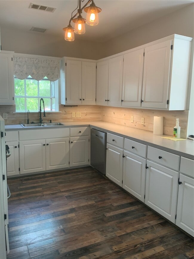 Building Photo - 9010 Carousel Ln