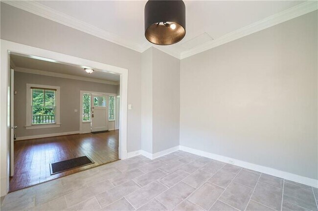 Building Photo - 215 Beaumont Ave