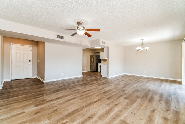 Foto del edificio - 664 S Robin Ln