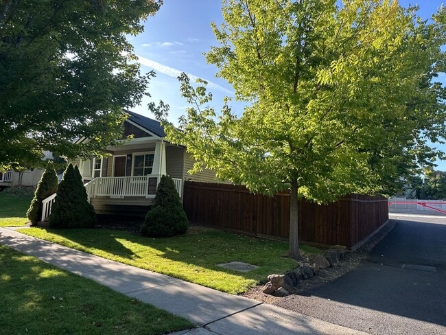 Foto del edificio - 61093 Larkspur Loop