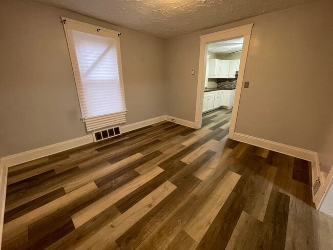 Photo - 11119 Forest Ave House