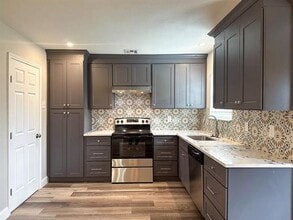 Building Photo - 3118 Dartmouth Dr