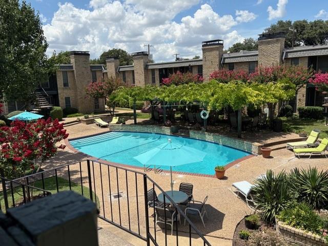 Foto del edificio - 7731 Meadow Park Dr