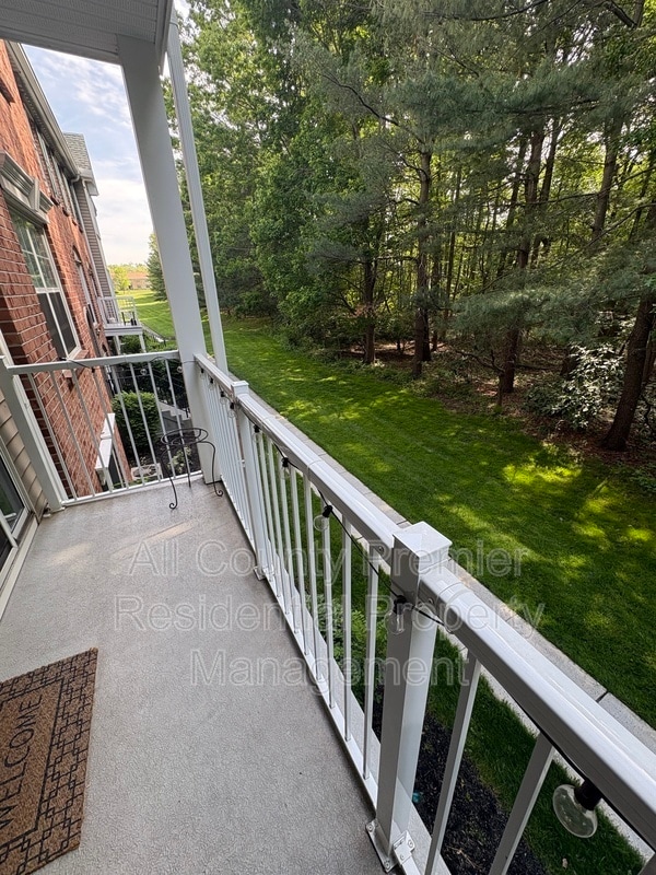 Foto del edificio - 60 Versailles Ct