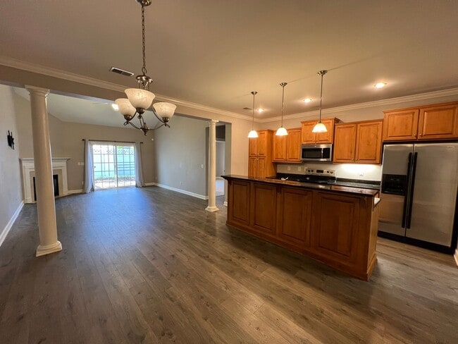 Building Photo - Spacious 3-Bedroom Townhome in The Retreat...