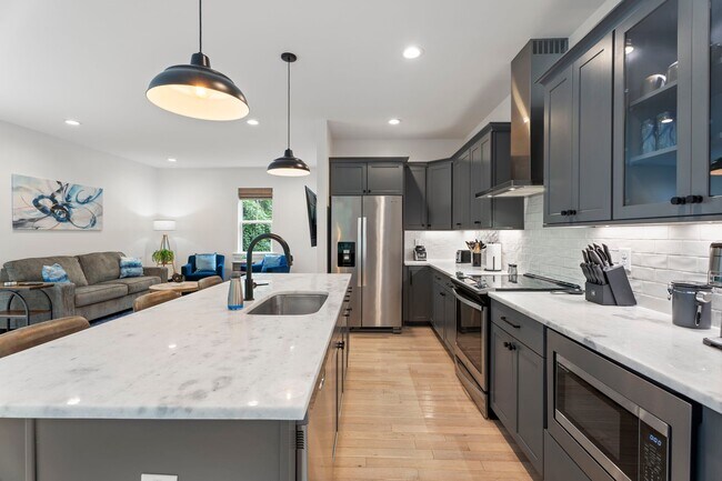 Foto del edificio - 1700 Evergreen Ave