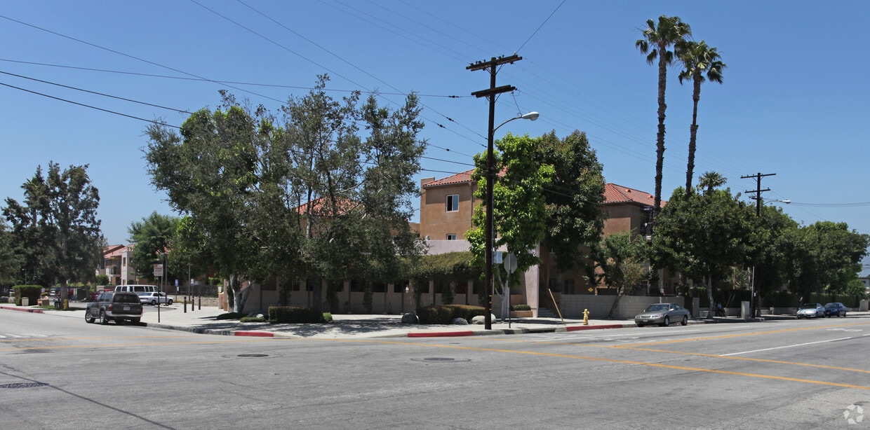 Building Photo - 100 4111 Tyler Avenue