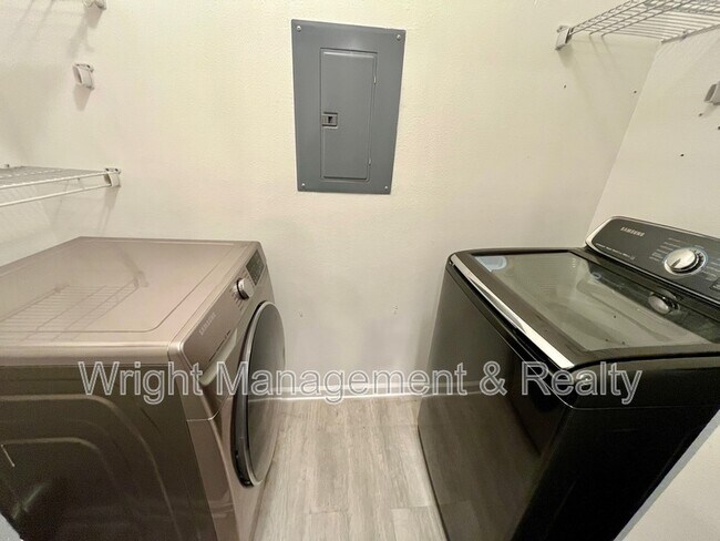 Building Photo - 4207 S Dale Mabry Hwy