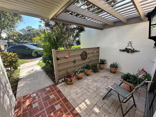 Foto del edificio - 567 Lakeside Dr