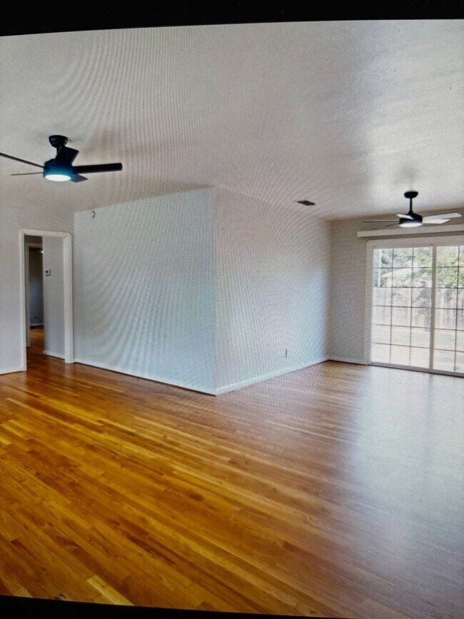 Foto del edificio - 3BD/1BA House Available Now in Yuba City! ...