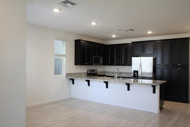 Foto del edificio - 3bd/2.5ba in Natomas