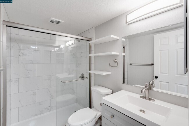 Foto del edificio - Comfortable updated 2 bedroom near Concord...