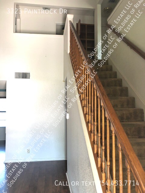 Foto del edificio - 3323 Paintrock Dr
