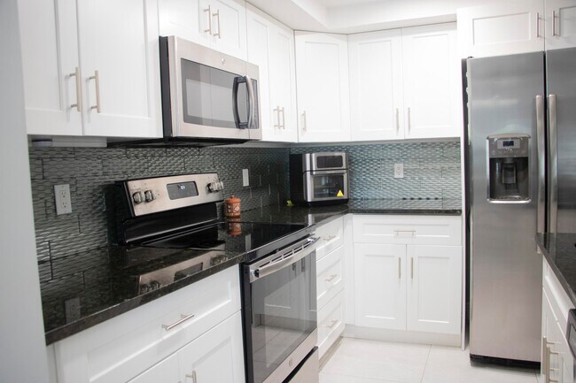Building Photo - 3154 Via Poinciana