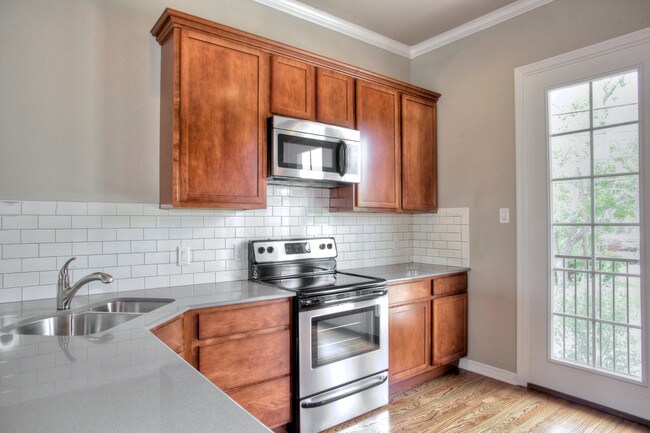 Kitchen - 2800 Lubbock Ave