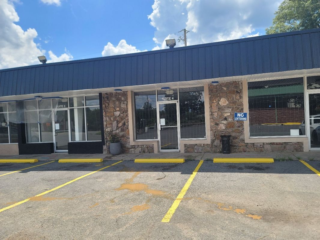 Foto del edificio - 8700 Colonel Glenn Rd